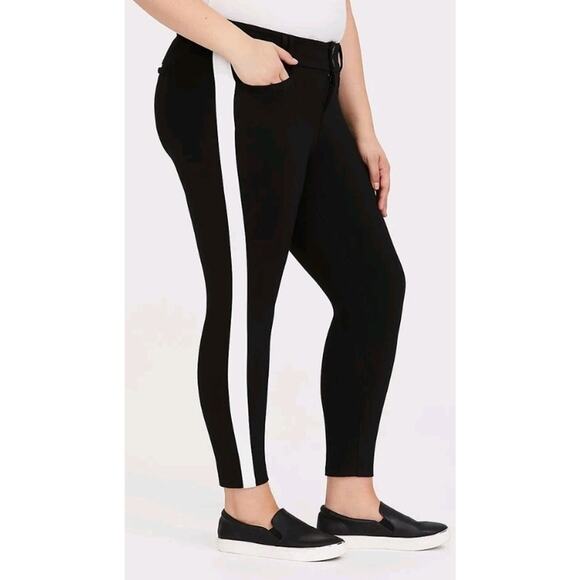 Torrid Black White Tuxedo Stripe Stretch Pull On Pant Size 2X NEW Ponte Cropped - Picture 2 of 13